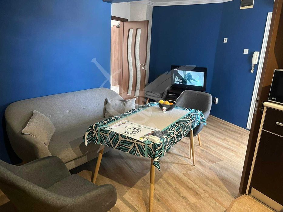 Дава се под наем Многостаен апартамент в Бургас, Център - 80 кв.м за 280000 € - Снимка #2