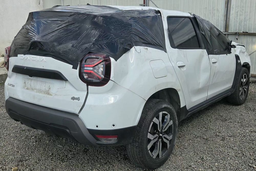 Dacia Duster Avariat 4x4  fab 2024 luna 6 Prestige  Diesel