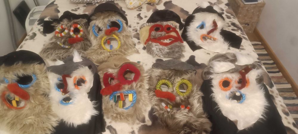 Măști tradiționale urători