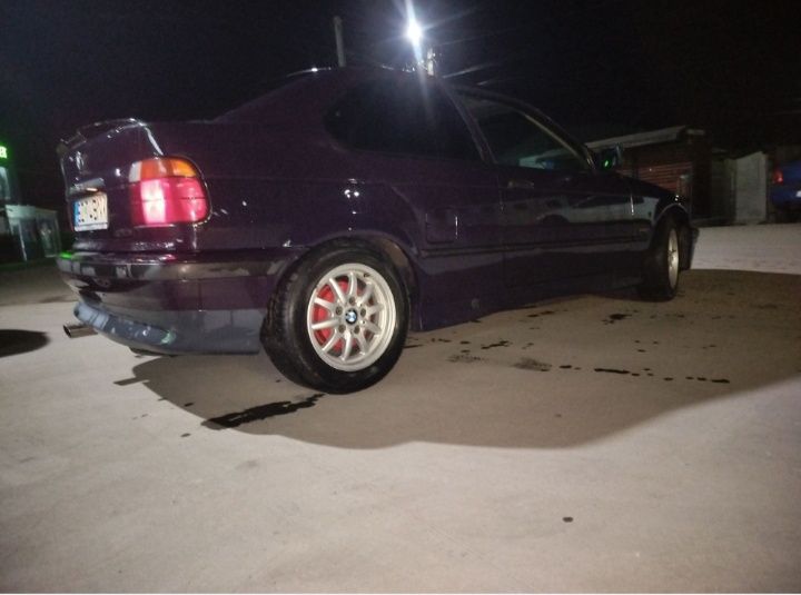 Vând BMW E36 Compact 
1.6 lanț 
Mașina se prezintă în stare ff buna es