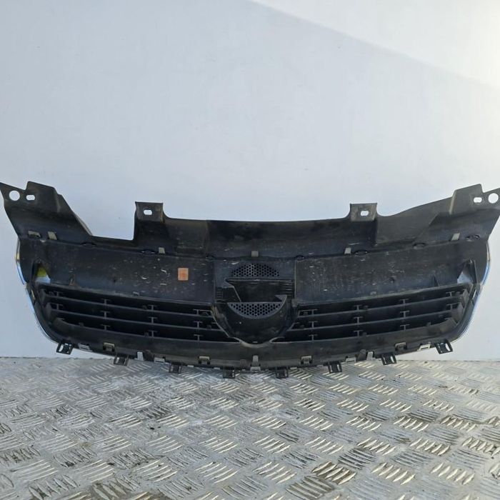 Grila centrala din bara fata Opel Zafira B