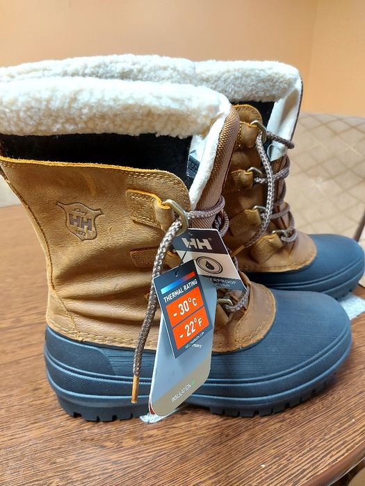 Vând ghete Helly Hansen