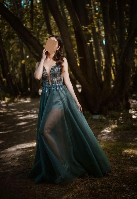 Бална     рокля.