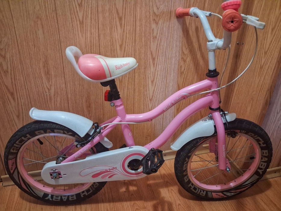 Vând biciclete de copii