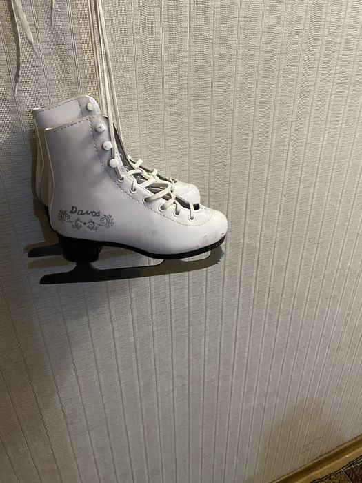 Коньки на девочку