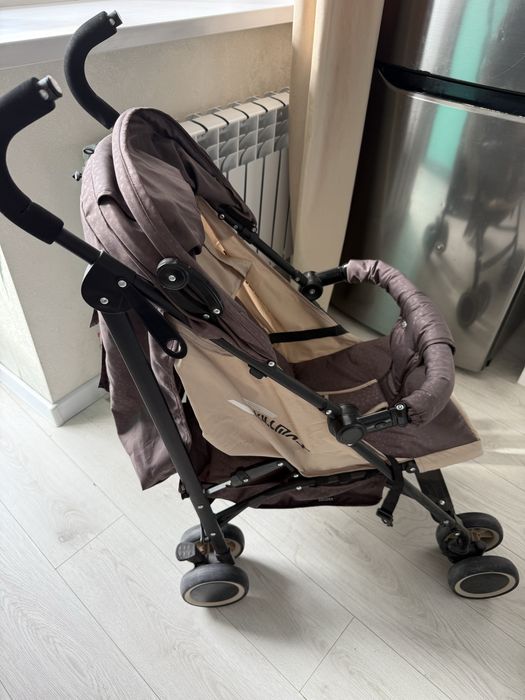 Коляска б/у, в хорошем состоянии