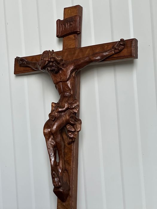 Crucifix din lemn de maslin