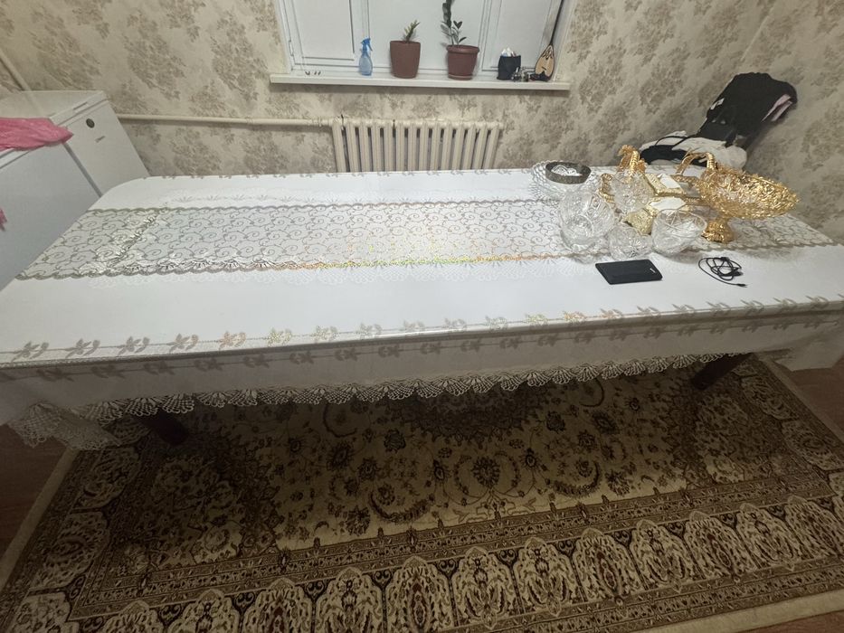 Продается стол для зала состояние хорошое