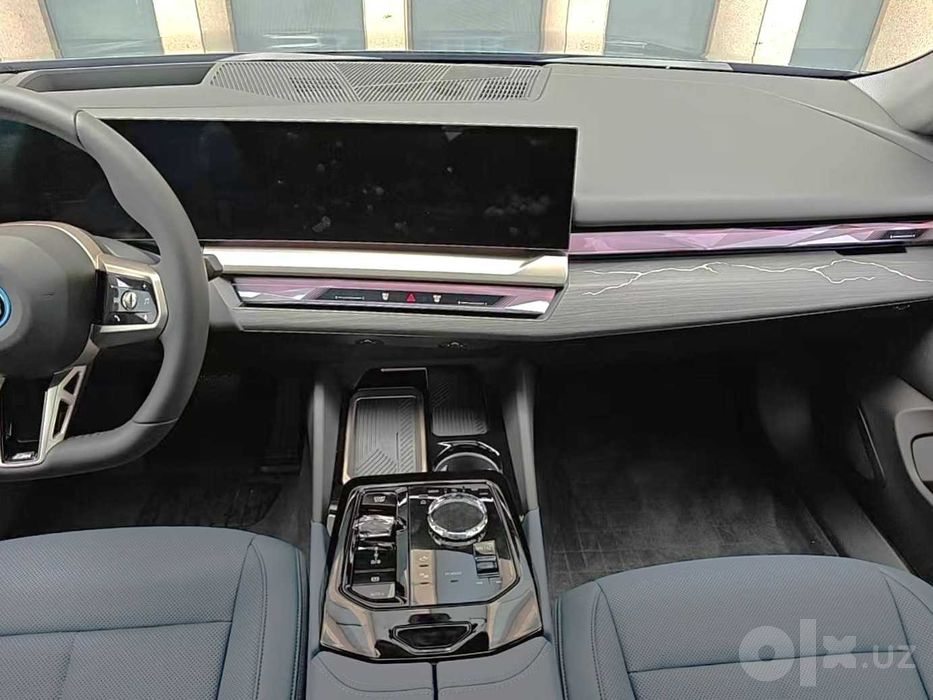 BMW i5 50L xDrive — Лимузинный комфорт и динамика спорткара