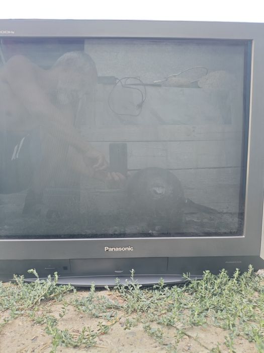 Телевизор PANASONIC 72 диагональ +приставка цифровая