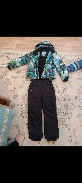 Продаётся комплект куртка комбинезон  на 6-7 лет.Куленовка