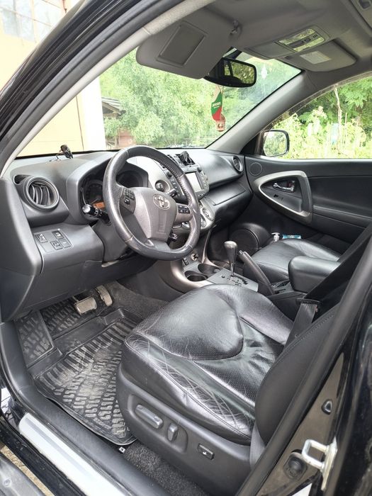 Продавам Toyota Rav 4