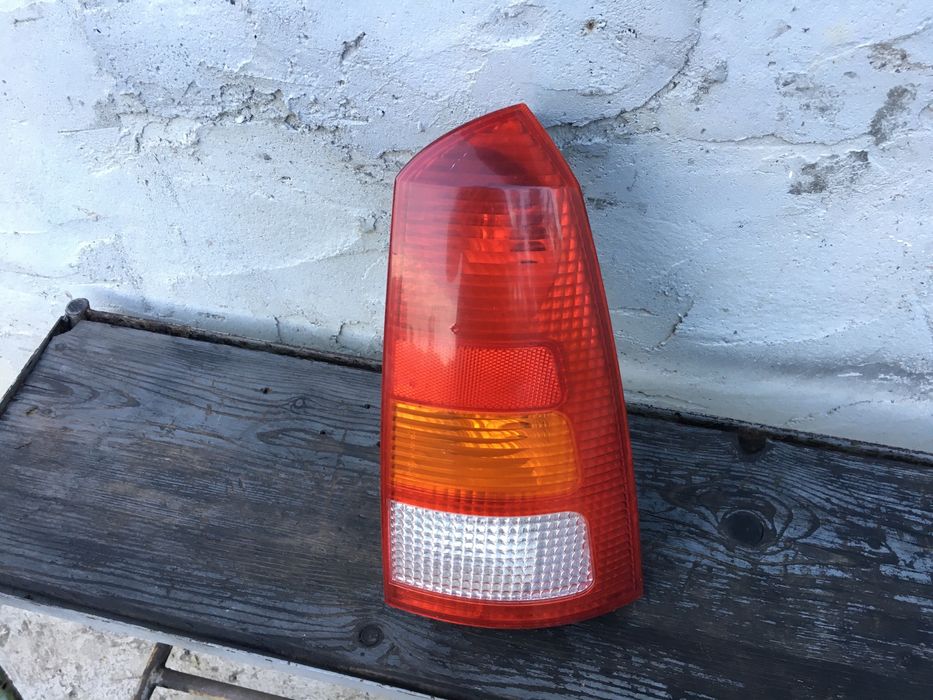 Stop Tripla Lampa Dreapta Ford Focus 1 Mk1 Break Combi