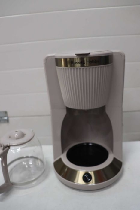 Шварц кафемашина Russell Hobbs, Brontë Stone, 1.25л, 1100W, технология WhirlTech, поддържане на топлината, стъклена кана, лек ДЕФЕКТ