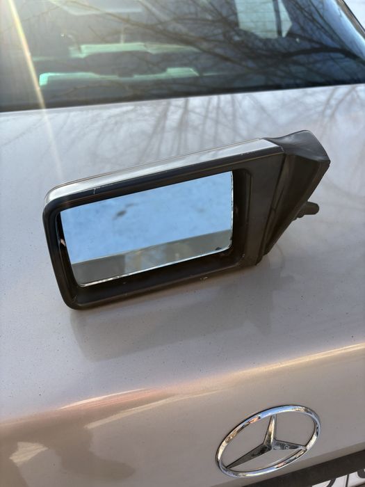 Продам левое зеркало мерседес 124