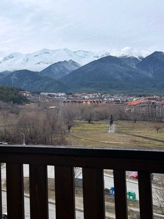 Стилен тристаен апартамент с панорамна гледка в Банско