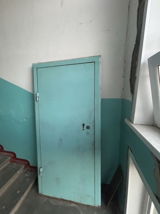 дверь железная, срочно продам