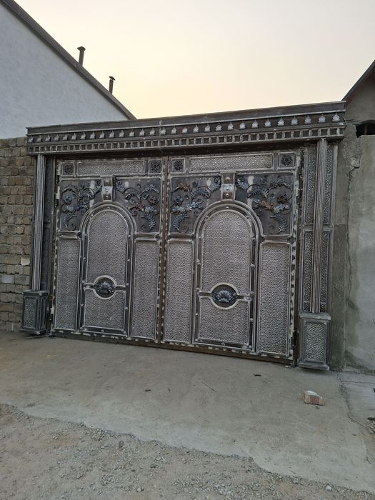 Darvoza restavratsiya qilamiz tamirlaymiz kiraskalash xizmati bor.