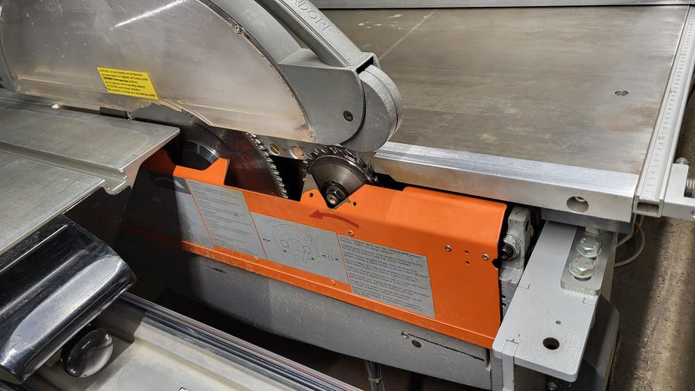 Продавам форматно-разкроващ циркуляр Altendorf F 45