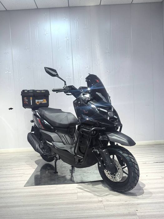 Skuter bor.          .