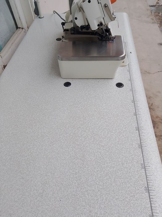 Тикув мошинка аверлог ва 21 чокли к янги пачкада турибди