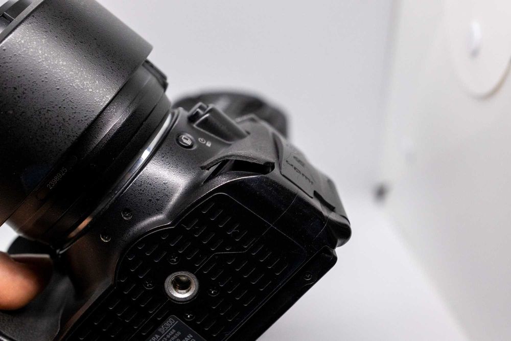 Nikon D5300 + obiectiv 50mm f/1.8G + teleobiectiv 55-300mm f/4.5–5.6G