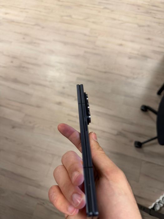 Samsung Galaxy Z Fold 7 – stare foarte bună – funcționează impecabil