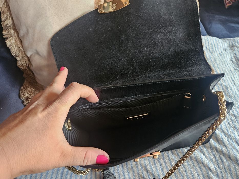 Класическа черна чанта FURLA