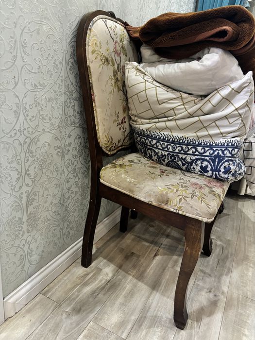 Стулья гостевые