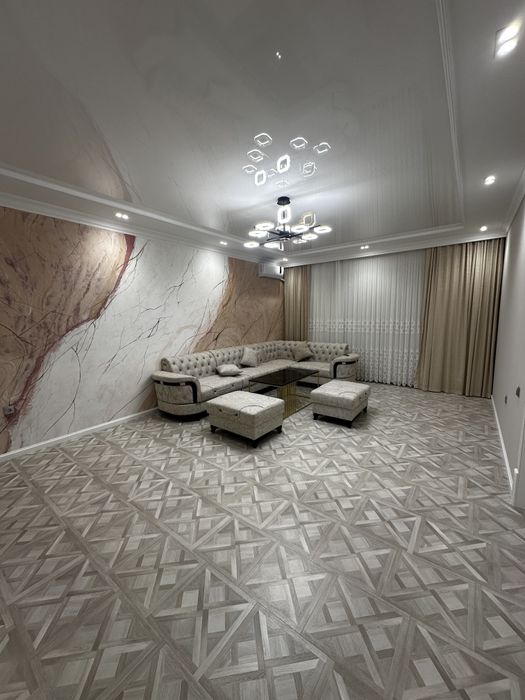 Квартира новая совсеми удобствами. В центре г.Карши