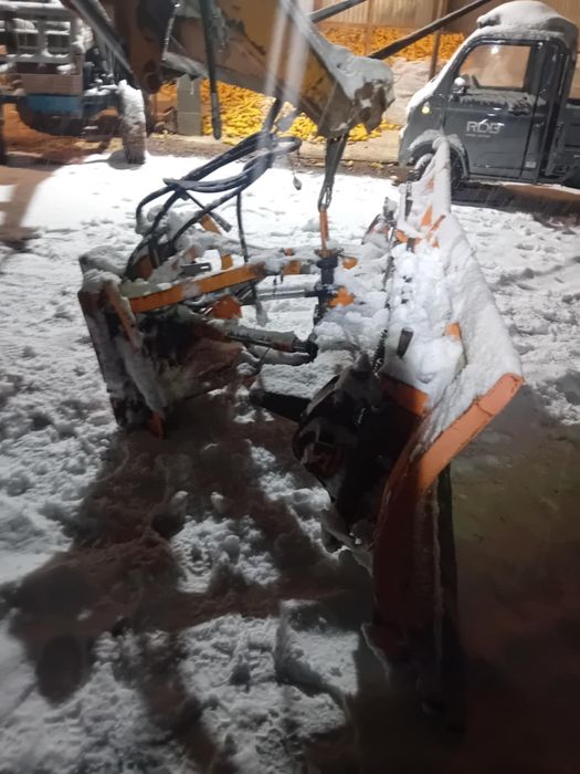 Lamă de dezăpezit profesională 3.8m – reglaj hidraulic