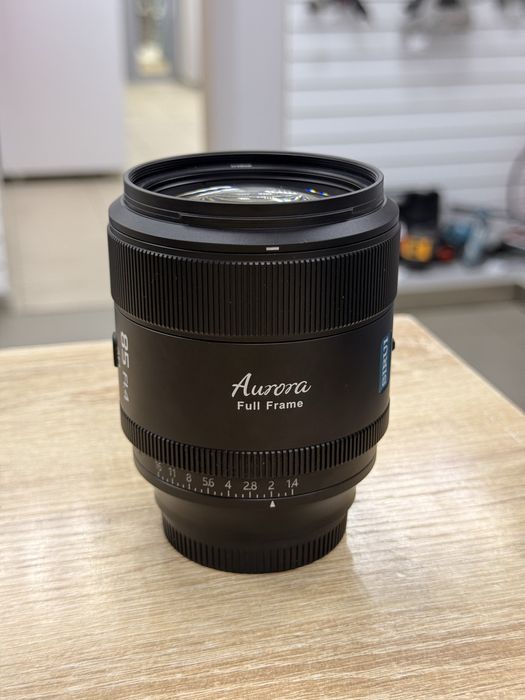 Обьектив Sirui 85FI.4 TM79