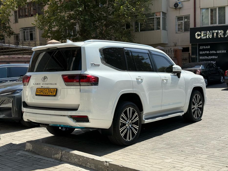 Toyota Land Cruiser 300