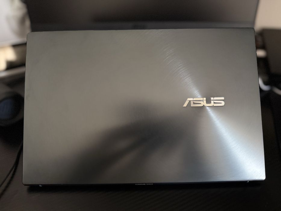 ASUS Zenbook UM425Q