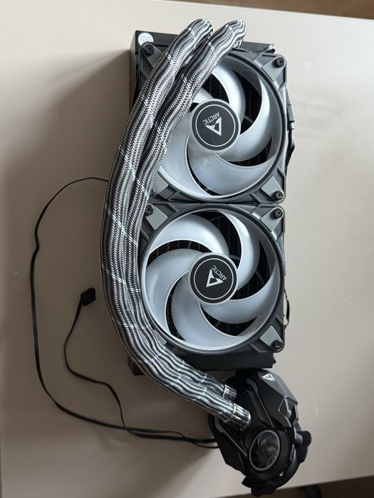 Cooler procesor ARCTIC Liquid Freezer II 240 A-RGB 68.9 CFM Negru