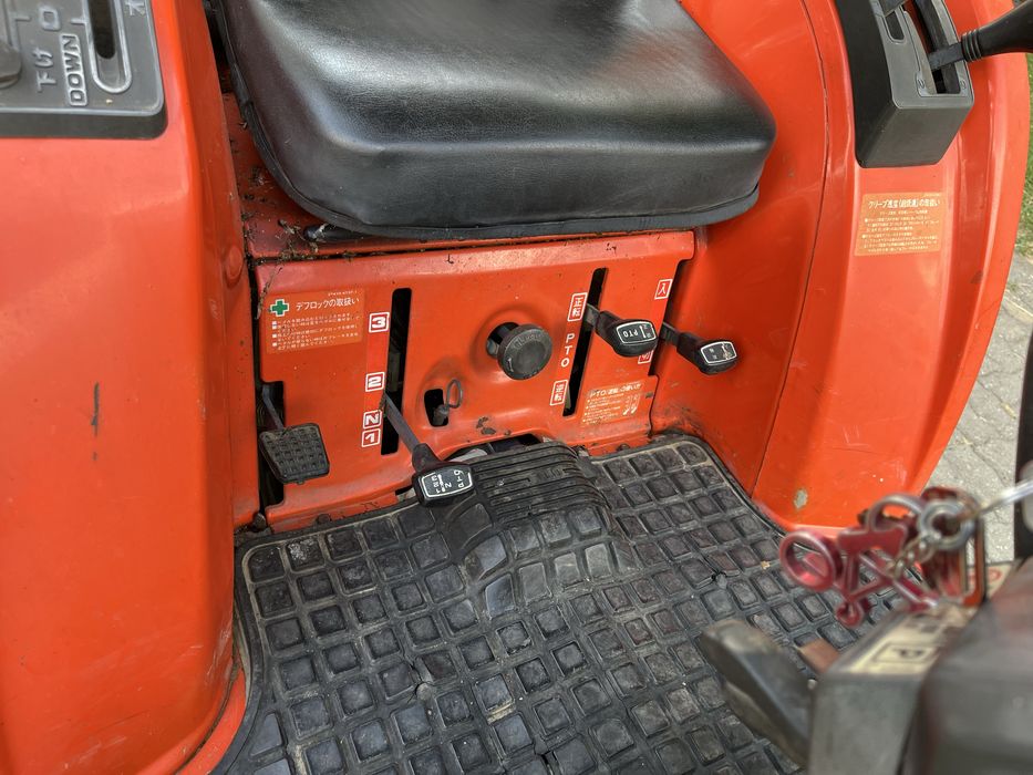 Tractor 4x4 Kubota GT 5 + freza
