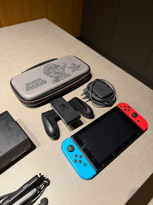 Nintendo Switch + аксесоари + игри + 256 GB памет