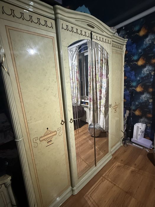 Продам  спальный гарнитур