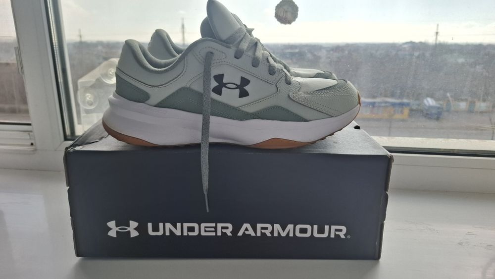 Продам кросовки орегенал Under armour