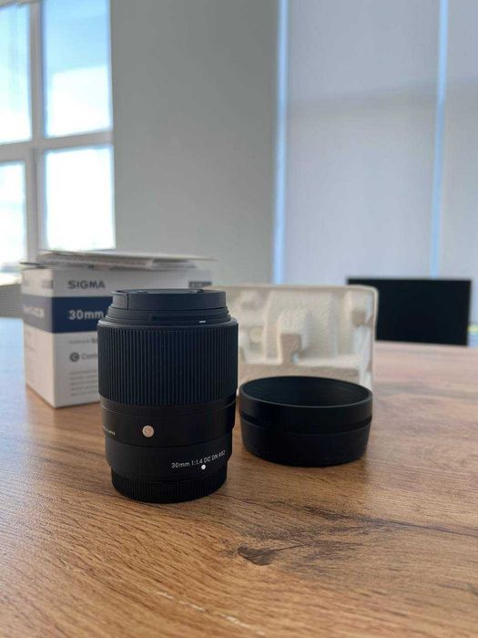 Продам объектив Sigma 30mm f/1.4 DC DN