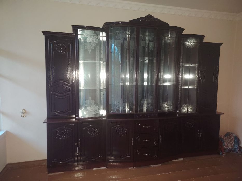 Stenka srochna sotiladi