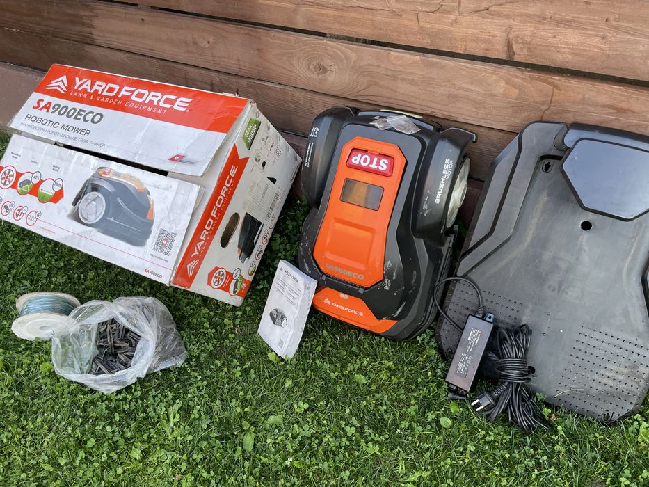 Robot de tuns gazon marca Yard Force SA900ECO, - pachet complet