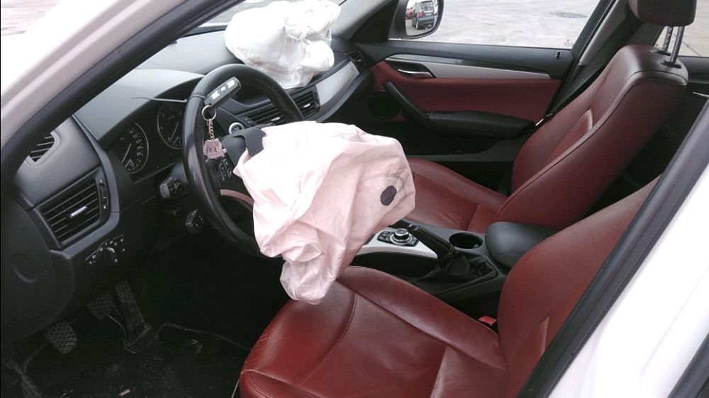 Bmw x1 e84 2.0 x-drive 177 НА ЧАСТИ ( бмв х1 е84 2.0хд 177 коня ръчка