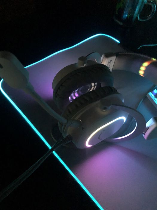 Продам наушники белые Fifine H6