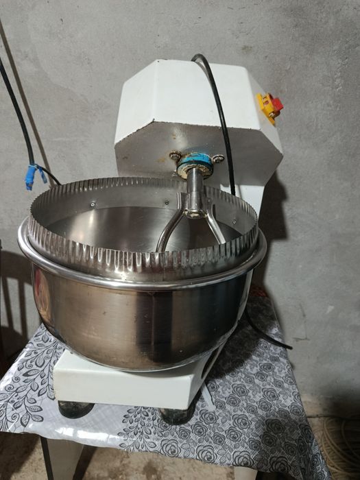 Тесто мешалка.Xamir qoradigan apparat.