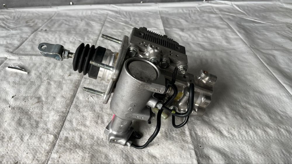 ABS помпа Toyota Auris/Prius 2012-2018
