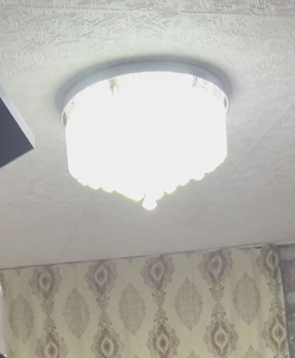 Продам люстру трёх режимную