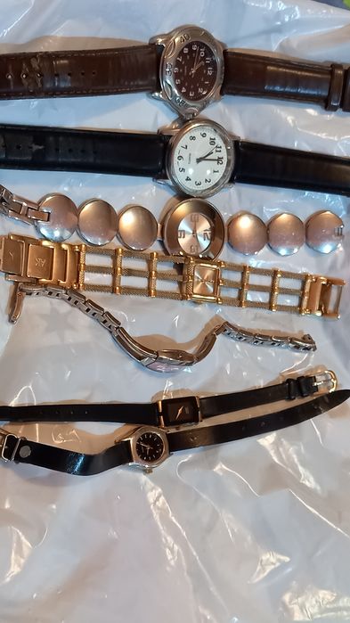 Vand 6 ceasuri de mana de dama, perfect funcționale cu baterie