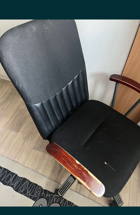 Для  офиса кресло на колёсиках