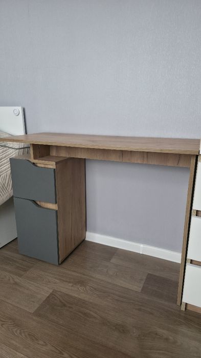 Продаю стол письменной